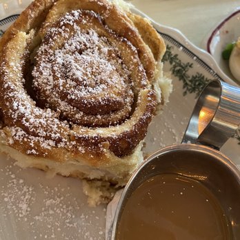 Haberdish - Cinamon Roll w/caramel sauce - Southern Near Me - Charlotte, North Carolina Haberdish - Cinamon Roll w/caramel sauce - Southern Near Me - Charlotte, North Carolina