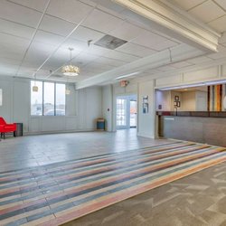 Days Inn & Suites by Wyndham Bartlesville - Studio Bartlesville OK Lobby