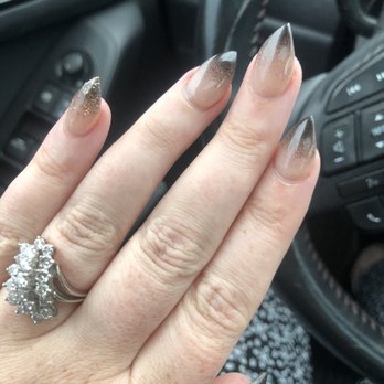 Nail Arts  - Full set ombré, stiletto nails with gold accent on pinky - Nail Salons Near Me - Fife, Washington