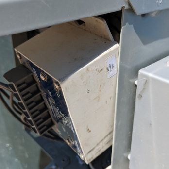 Thomas Water Well Service - Unsecured wiring box. - Well Drilling Near Me Thomas Water Well Service - Unsecured wiring box. - Well Drilling Near Me
