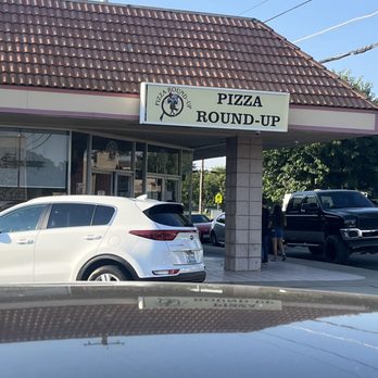 Pizza Round Up - Outside - Pizza Near Me - Marysville, California