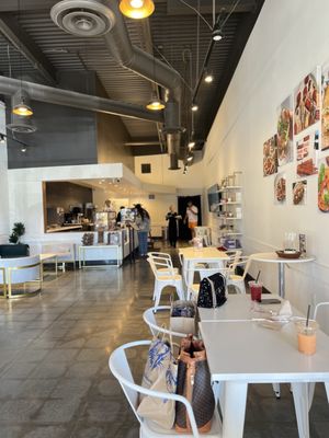 Momo’s Cafe by null