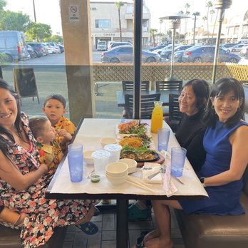 Bien Hen Restaurant - Family - Seafood Near Me - Westminster, California