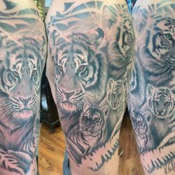 Karmma Tattoo & Piercing - Some work in the studio