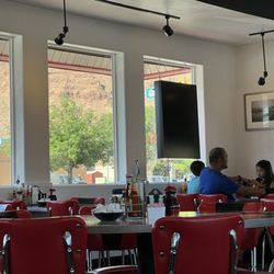 Moab Diner - Cool vibe, clean and roomy restaurant!