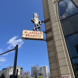 The Peanut Shoppe - Iconic sign on High St.