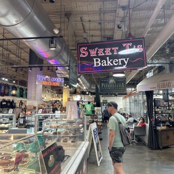 Reading Terminal Market - Sweet T bakery - Food Court Near Me - Philadelphia, Pennsylvania Reading Terminal Market - Sweet T bakery - Food Court Near Me - Philadelphia, Pennsylvania