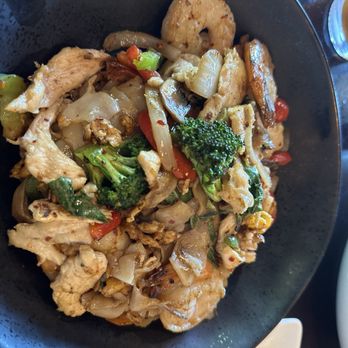 Kachai Thai Kitchen - Pad Kee Mao Chicken (Drunken Noodles) - Thai Near Me - Poulsbo, Washington Kachai Thai Kitchen - Pad Kee Mao Chicken (Drunken Noodles) - Thai Near Me - Poulsbo, Washington