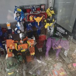 Geek Toy Hut - Old Optimus combiner
