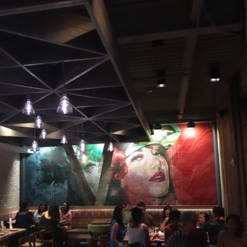 Moku Kitchen - Cocktail Bars Near Me - Honolulu, Hawaii
