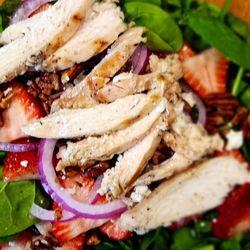 J.T. Bros - Spinach, strawberry, walnut and grilled chicken salad