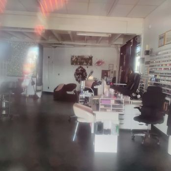 Mirror Mirror Beauty and Barber - 2nd time during biz. hours...empty - Barbers Near Me - Tucson, Arizona Mirror Mirror Beauty and Barber - 2nd time during biz. hours...empty - Barbers Near Me - Tucson, Arizona