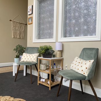 Cultivating Wellness - Waiting area - Massage Therapy Near Me Cultivating Wellness - Waiting area - Massage Therapy Near Me