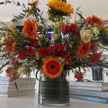 Delicate Flowers - Sunflowers always bring joy! - Floral Designers Near Me - Palm Springs, California Delicate Flowers - Sunflowers always bring joy! - Floral Designers Near Me - Palm Springs, California