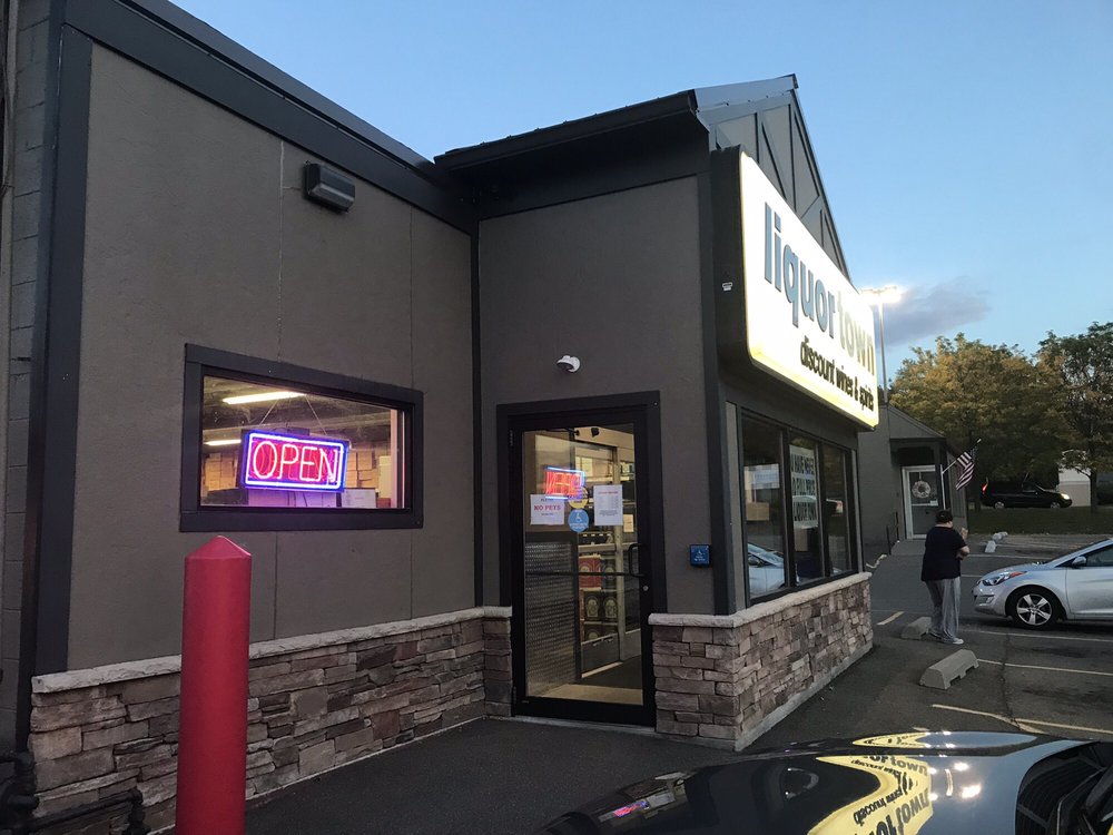 Social spots from Liquor Town