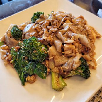 Ponsawan Thai Cuisine - 03.31.23 Pad See Ew - Thai Near Me - Thornton, Colorado