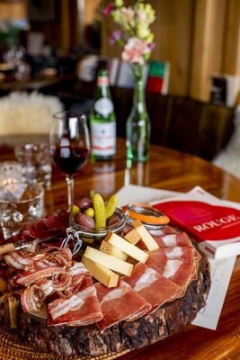 Le Rouge Restaurant & Après-Ski by null