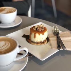 PYC Cheesecake & Gallery - Cappuccino & Caramel-Walnut-Cheesecake