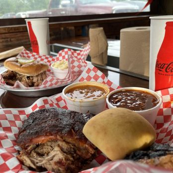 The Smokin Pig - 3 meat platter, pulled pork sandwich, baked beans, stew, and Mac and cheese - Barbeque Near Me - Pendleton, South Carolina The Smokin Pig - 3 meat platter, pulled pork sandwich, baked beans, stew, and Mac and cheese - Barbeque Near Me - Pendleton, South Carolina