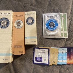 My haul for the day and the samples! Thank you Akie