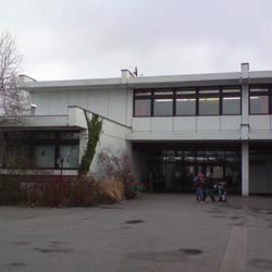 Staatliche Realschule - Einen Blick auf den Haupteingang der Staatlichen Realschule Scheßlitz