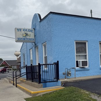 Ye Olde Fish House - Adorable building - Sandwiches Near Me - Columbus, Indiana