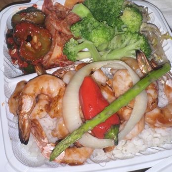 Me's BBQ - Large grilled shrimp, steamed rice, broccoli, kimchi, spicy, cucumbers, bean sprouts - Korean Near Me - Honolulu, Hawaii