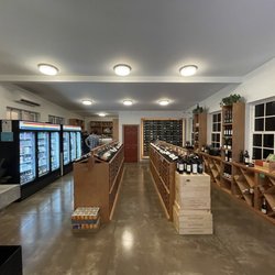 Waipouli Wine & Spirits - Super organized store!!