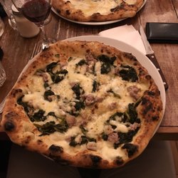 Oi Vita Pizzeria - Salsichia pizza!