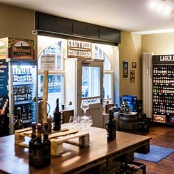 Craft Beer Store - Hübsch mit dunklem Holz