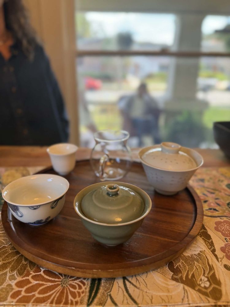 Noisy Crane Tea House Logo