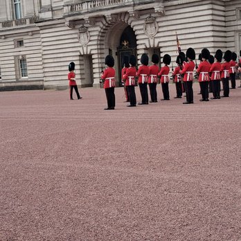 Buckingham Palace - Landmarks & Historical Buildings Near Me - London, XGL