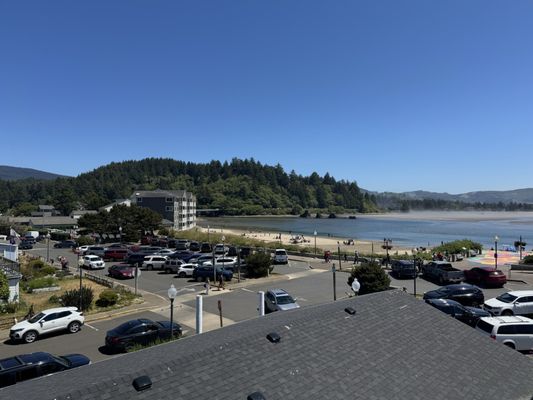 Looking Glass Inn by null