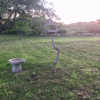 Duck Inn - Lawn - Hotels Near Me - Aquinnah, Massachusetts Duck Inn - Lawn - Hotels Near Me - Aquinnah, Massachusetts