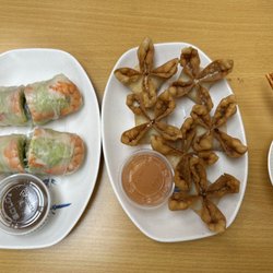 Pho Golden  Bowl - 1 Fresh Summer Roll 11 Crab Rangoon