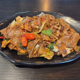Drunken Noodle with Chicken Drunken Noodle with Chicken