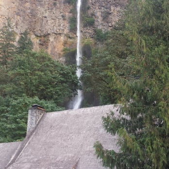 Multnomah Falls - Largest drop of the falls in this area, gift shop, lodge, restaurant, snack bar - Hiking Near Me - Bridal Veil, Oregon Multnomah Falls - Largest drop of the falls in this area, gift shop, lodge, restaurant, snack bar - Hiking Near Me - Bridal Veil, Oregon