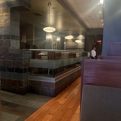 Hennen's - Dining area