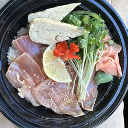 Lono Blue Kitchen - Tataki seared tuna bowl