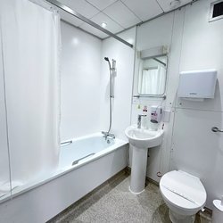 The Sloane Hospital - En suite bathroom at The Sloane Hospital, Beckenham, enhancing patient comfort during private medical treatment.