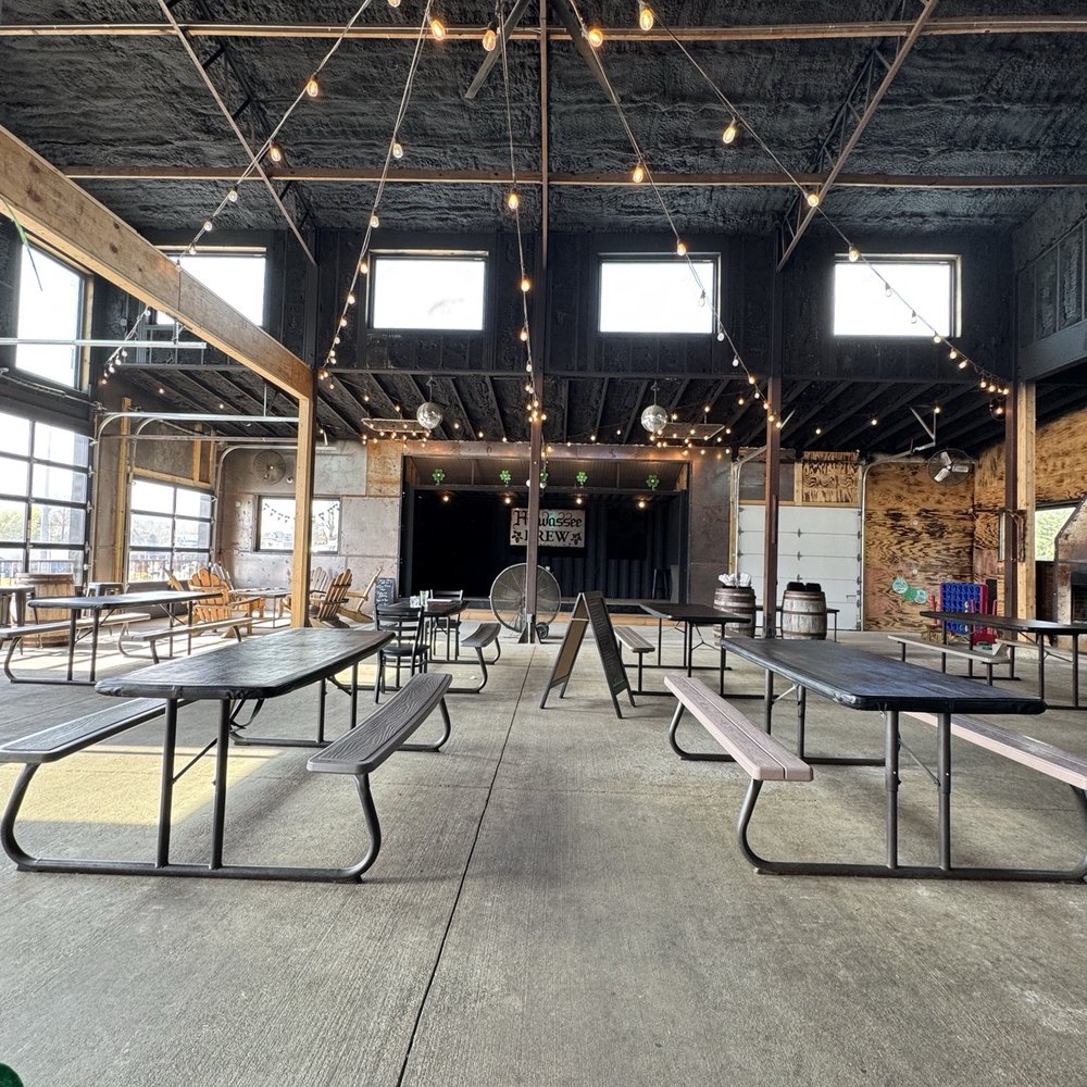 Hiawassee Brew - Huge enclosed patio with a stage! - Breweries Near Me - Hiawassee, Georgia Hiawassee Brew - Huge enclosed patio with a stage! - Breweries Near Me - Hiawassee, Georgia