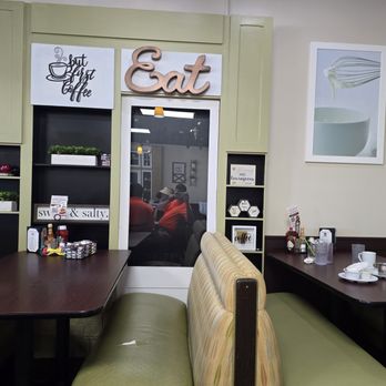 Eggcellence Cafe - Waffles Near Me - Arlington Heights, Illinois