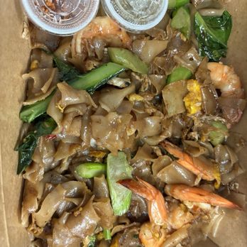 Plern Thai Cafe - Pad see ew shrimp - Thai Near Me - Lake Forest, California Plern Thai Cafe - Pad see ew shrimp - Thai Near Me - Lake Forest, California