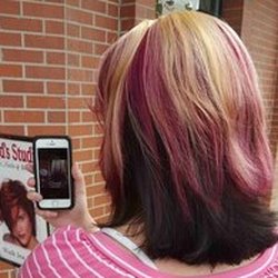 Red's Studio Salon & Boutique