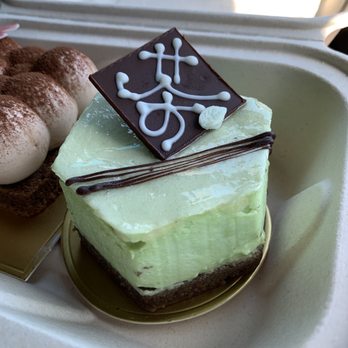 Tiny Pyramid - Le Matcha - Cafes Near Me - Honolulu, Hawaii