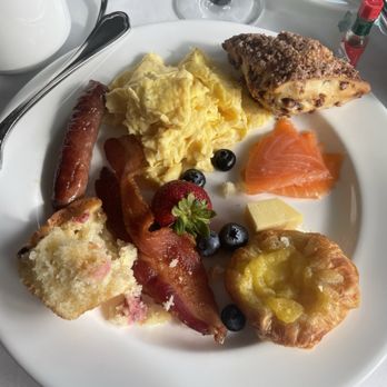 The View - Buffet - Breakfast & Brunch Near Me - Lake Placid, New York