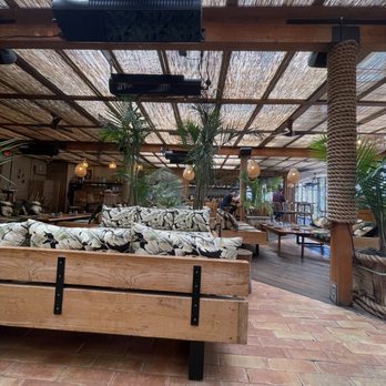 Belles Beach House - Tiki Bars Near Me - Venice, California Belles Beach House - Tiki Bars Near Me - Venice, California