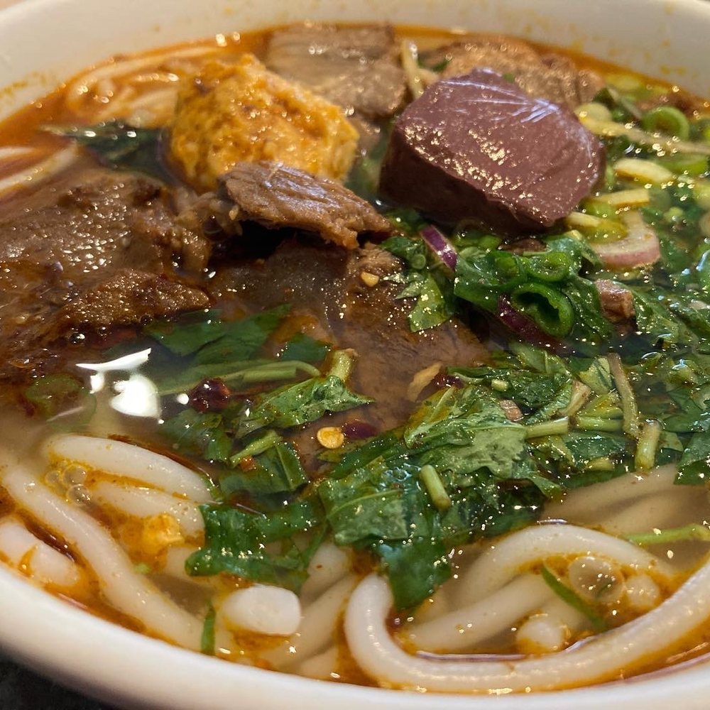 Que Ling Restaurant - a bowl of beef noodle soup - Vietnamese Near Me - Toronto, Ontario Que Ling Restaurant - a bowl of beef noodle soup - Vietnamese Near Me - Toronto, Ontario