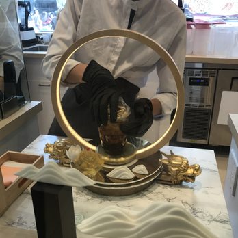Xing Fu Tang - This station specializes in finishing up the drink with gold flakes - Bubble Tea Near Me - Flushing, New York Xing Fu Tang - This station specializes in finishing up the drink with gold flakes - Bubble Tea Near Me - Flushing, New York