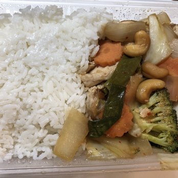 The Small Lemongrass - Cashew nut chicken - Thai Near Me - Sydney, NSW The Small Lemongrass - Cashew nut chicken - Thai Near Me - Sydney, NSW